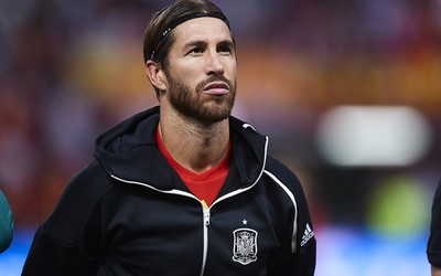 乐竞电竞动态-克拉马里奇进球后展示纪念T恤